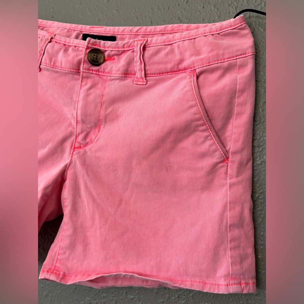 Women's American Eagle Bright Pink Midi Stretch Shorts - Size 2 - Picture 5 of 14